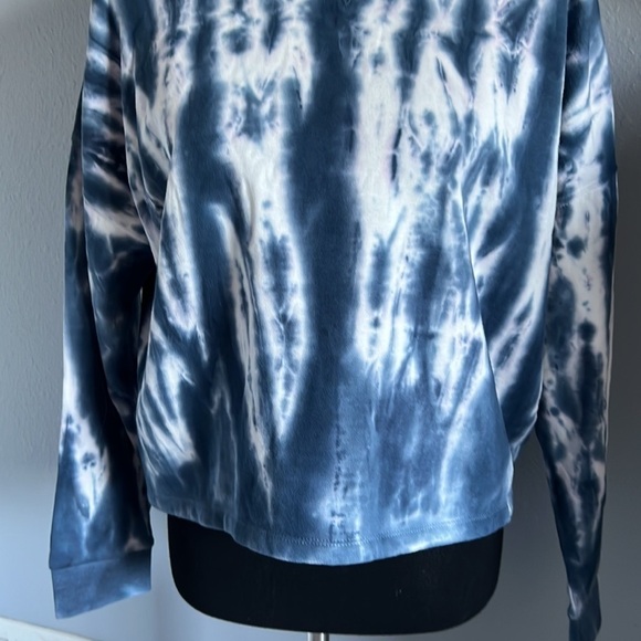 Tie Dye Cropped Crew Neck sweatshirt size small blue & white - Picture 3 of 14